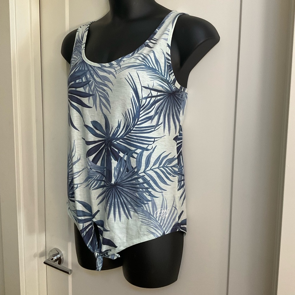 Reel Life Tanktop - Picture 2 of 6